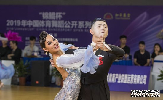 A组标准舞冠军-邱禹铭、魏丽颖 