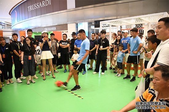 中超联赛嘉年华热袭足球城球迷坚信大连足球能复兴
